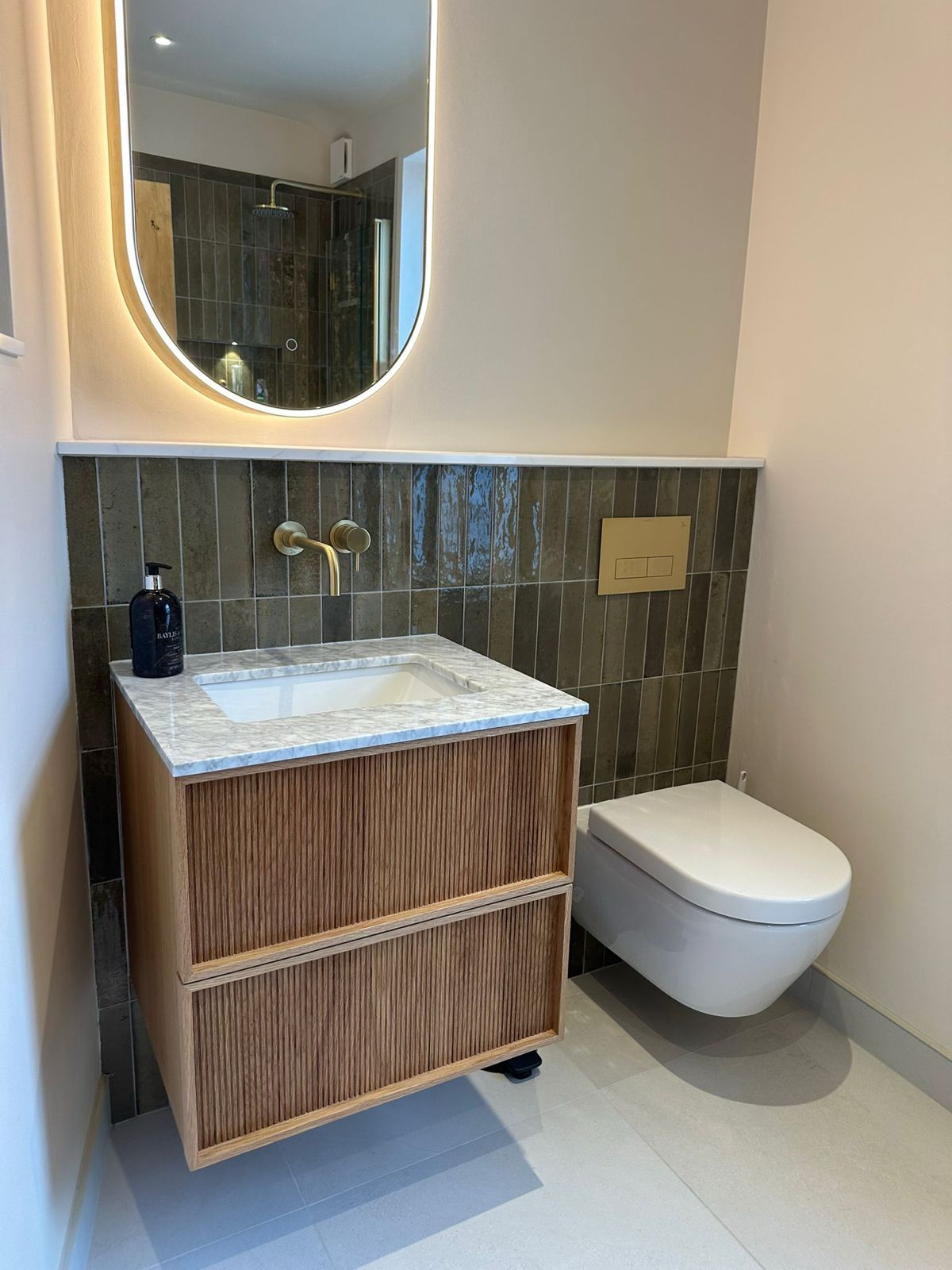 Neutra | Fluted Vanity Unit with Carrara Marble Worktop & Ceramic Basin | 600mm | Blonde Roast Oak